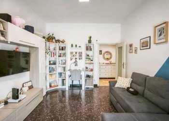 Soggiorno - Three-room apartment via Pasquale Berghini, Genova (neighborhood Marassi) - photo 6