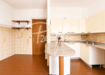 Cucina - Appartamento via Bragarina, La Spezia - foto 3