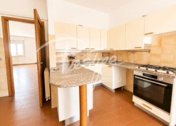 Cucina - Appartamento via Bragarina, La Spezia - foto 5