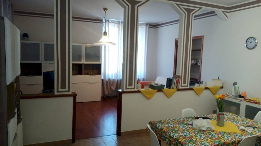 Sala da pranzo - Four-room apartment via Roma, 61, Perosa Argentina - photo 1