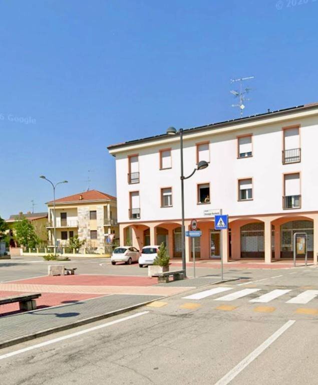 Facciata - Appartamento piazza Giuseppe Garibaldi, Terre del Reno - foto 1