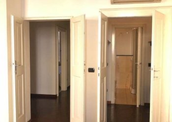 Corridoio - Four-room apartment via Emilia Centro, Modena (neighborhood Centro Storico) - photo 8