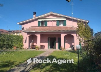 Facciata - Villa via Ten.Tito Mechilli, 3, Caprarola - foto 1
