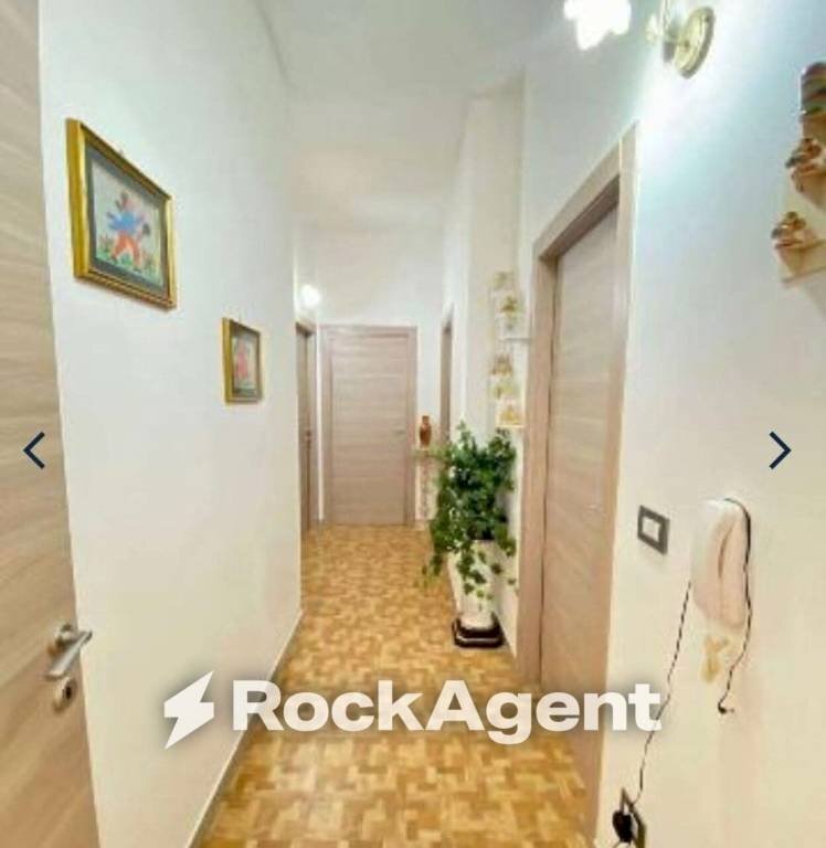Corridoio - Three-room apartment via Canova, 131, Casarano - photo 2