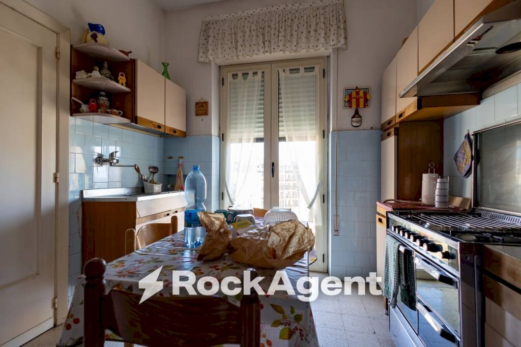 Cucina - Quadrilocale via Madonna dei Cieli 40/a, Catanzaro - foto 3