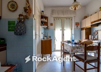 Cucina - Quadrilocale via Madonna dei Cieli 40/a, Catanzaro - foto 2