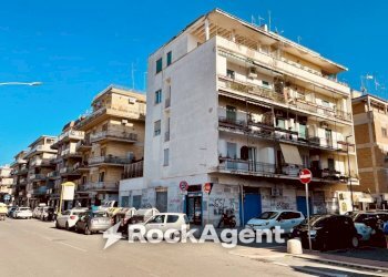 Facciata - Three-room apartment via Pietro Maffi, Roma - photo 2