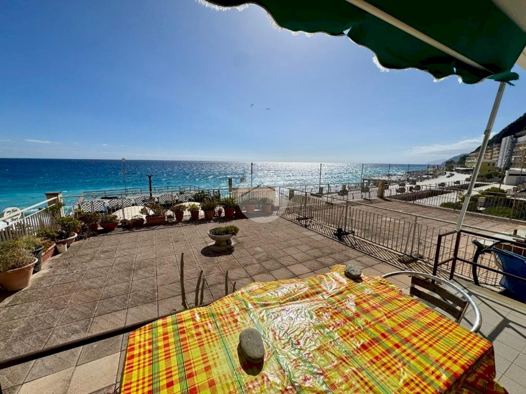 Two-room apartment Lungomare C. Colombo, Deiva Marina - photo 1