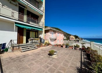 Two-room apartment Lungomare C. Colombo, Deiva Marina - photo 15