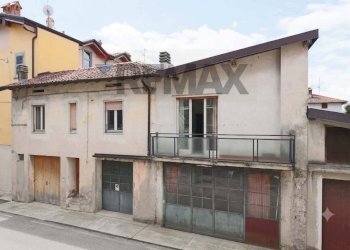 Portion of a house via 25 aprile 1945, 40 
 Brembate di Sopra, Brembate di Sopra - photo 1