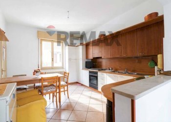 Portion of a house via 25 aprile 1945, 40 
 Brembate di Sopra, Brembate di Sopra - photo 5
