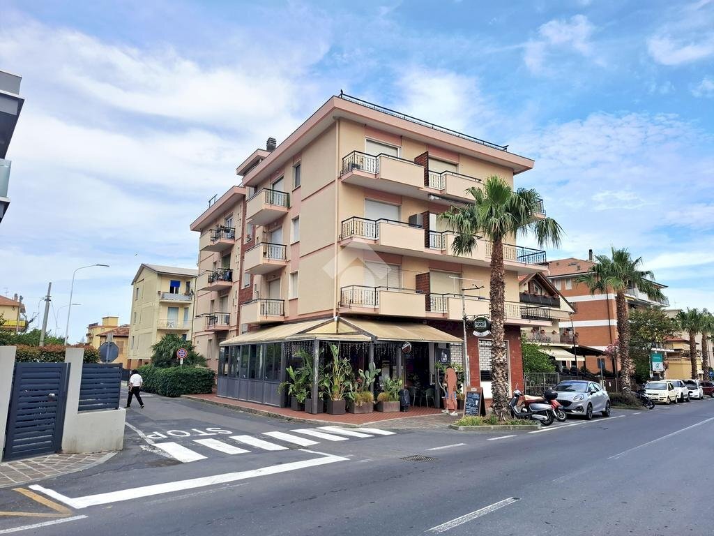 Three-room apartment Via Alessandro Manzoni, San Bartolomeo al Mare - photo 1