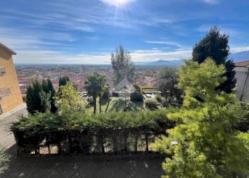 Four-room apartment Piazzale S. Maurizio, Pinerolo - photo 1