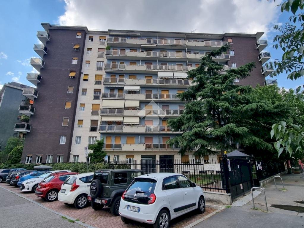 Trilocale Via Alfonso Capecelatro, Milano (zona San Siro) - foto 1
