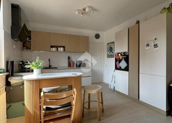 Three-room apartment Via Cesare Battisti, Carugate - photo 4