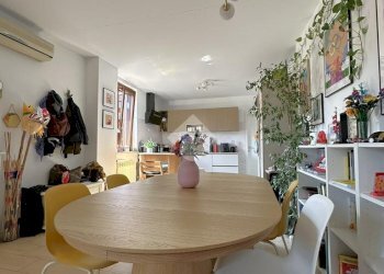 Three-room apartment Via Cesare Battisti, Carugate - photo 5