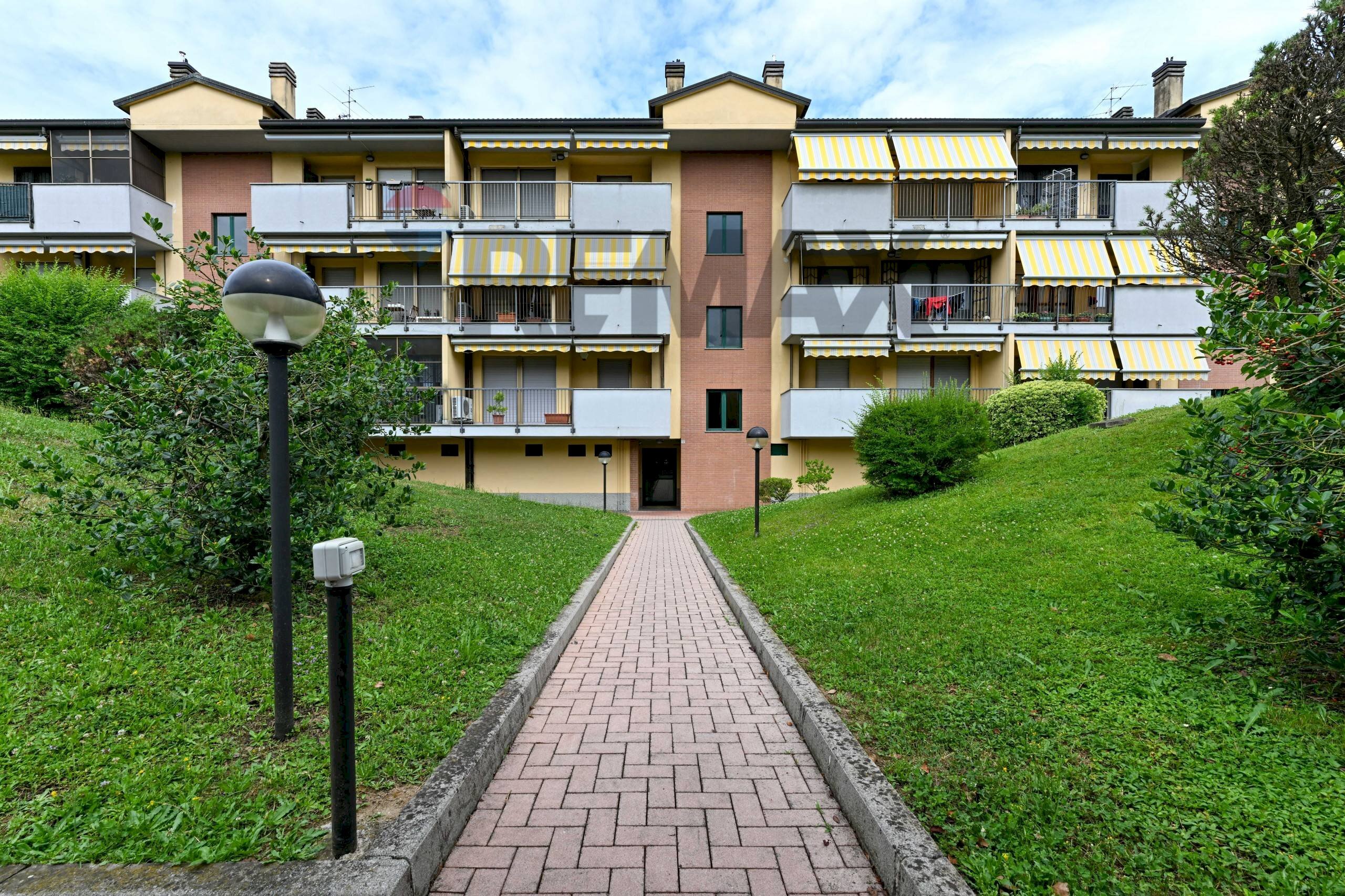 Edificio all\'aperto - Trilocale via sandro pertini
48, Settala - foto 2