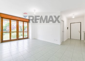 SOGGIORNO CON TERRAZZINO - Three-room apartment via sandro pertini
 
48, Settala - photo 4