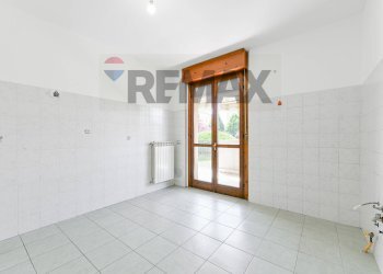 CUCINA ABITABILE - Three-room apartment via sandro pertini
 
48, Settala - photo 9