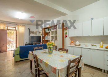 Sala da pranzo - Casa indipendente Via San Giovanni Battista
 
32, Caltagirone - foto 4