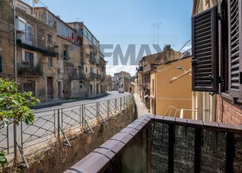 Balcone - Casa indipendente Via San Giovanni Battista
 
32, Caltagirone - foto 11