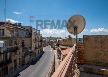 Balcone - Casa indipendente Via San Giovanni Battista
 
32, Caltagirone - foto 30