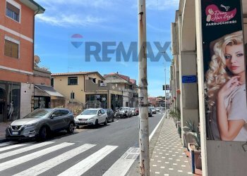 Edificio all\'aperto - Negozio Via Umberto
24, Sant'Agata Li Battiati - foto 14
