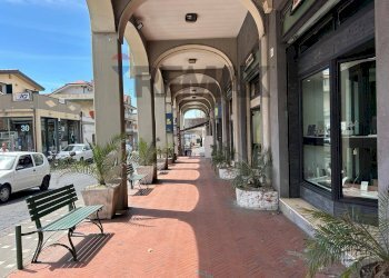 Terrazza - Negozio Via Umberto
24, Sant'Agata Li Battiati - foto 15
