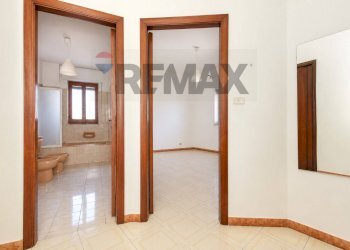 Hall / corridoio - Three-room apartment Via San Martino
 
16, Acireale - photo 10