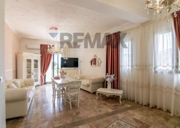 Sala da pranzo - Quadrilocale Via Erasmo Marotta
 
8, Catania - foto 2