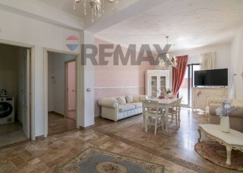 Sala da pranzo - Quadrilocale Via Erasmo Marotta
 
8, Catania - foto 3