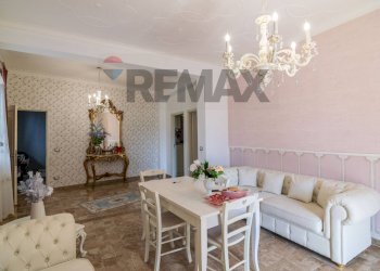 Sala da pranzo - Quadrilocale Via Erasmo Marotta
 
8, Catania - foto 4