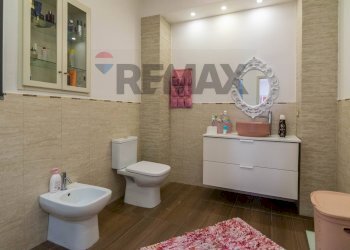 Bagno - Quadrilocale Via Erasmo Marotta
 
8, Catania - foto 15