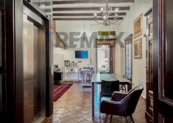Sala da pranzo - Appartamento Piazza San Nicolò
 
23, Randazzo - foto 3