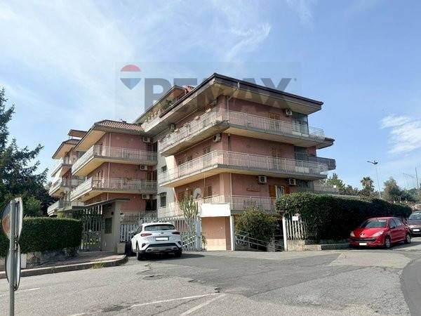 Edificio all\'aperto - Locale Commerciale Via Dafni
 
6, Aci Catena - foto 1