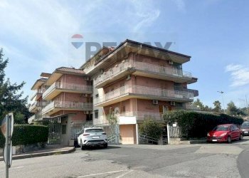 Edificio all\'aperto - Locale Commerciale Via Dafni
6, Aci Catena - foto 1