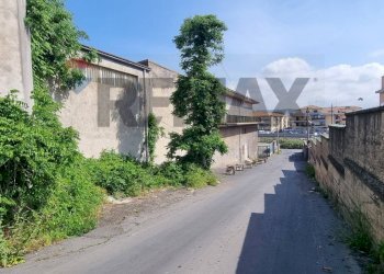 Edificio all\'aperto - Shed Via Giosuè Carducci
6, Motta Sant'Anastasia - photo 2