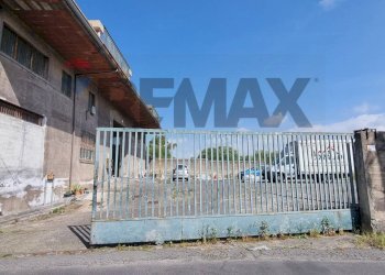 Edificio all\'aperto - Shed Via Giosuè Carducci
6, Motta Sant'Anastasia - photo 5