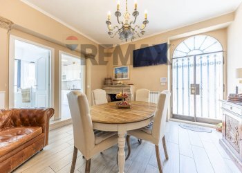 Sala da pranzo - Villa Via Anagnina
 
31, Grottaferrata - foto 7