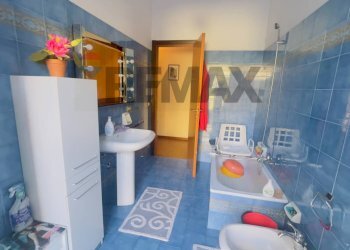 Bagno - Three-room apartment VIA BEATO GIROLAMO GHERARDUCCI
 
16C, Recanati - photo 45