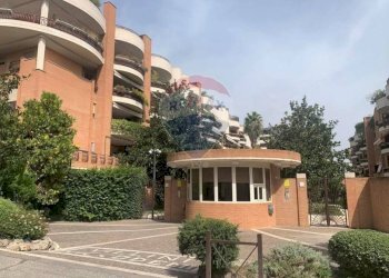 Edificio all\'aperto - Appartamento Via Olindo Guerrini
13, Roma - foto 17