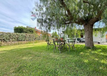 Giardino - Villa Via lago di como
 
1, Anzio - foto 12