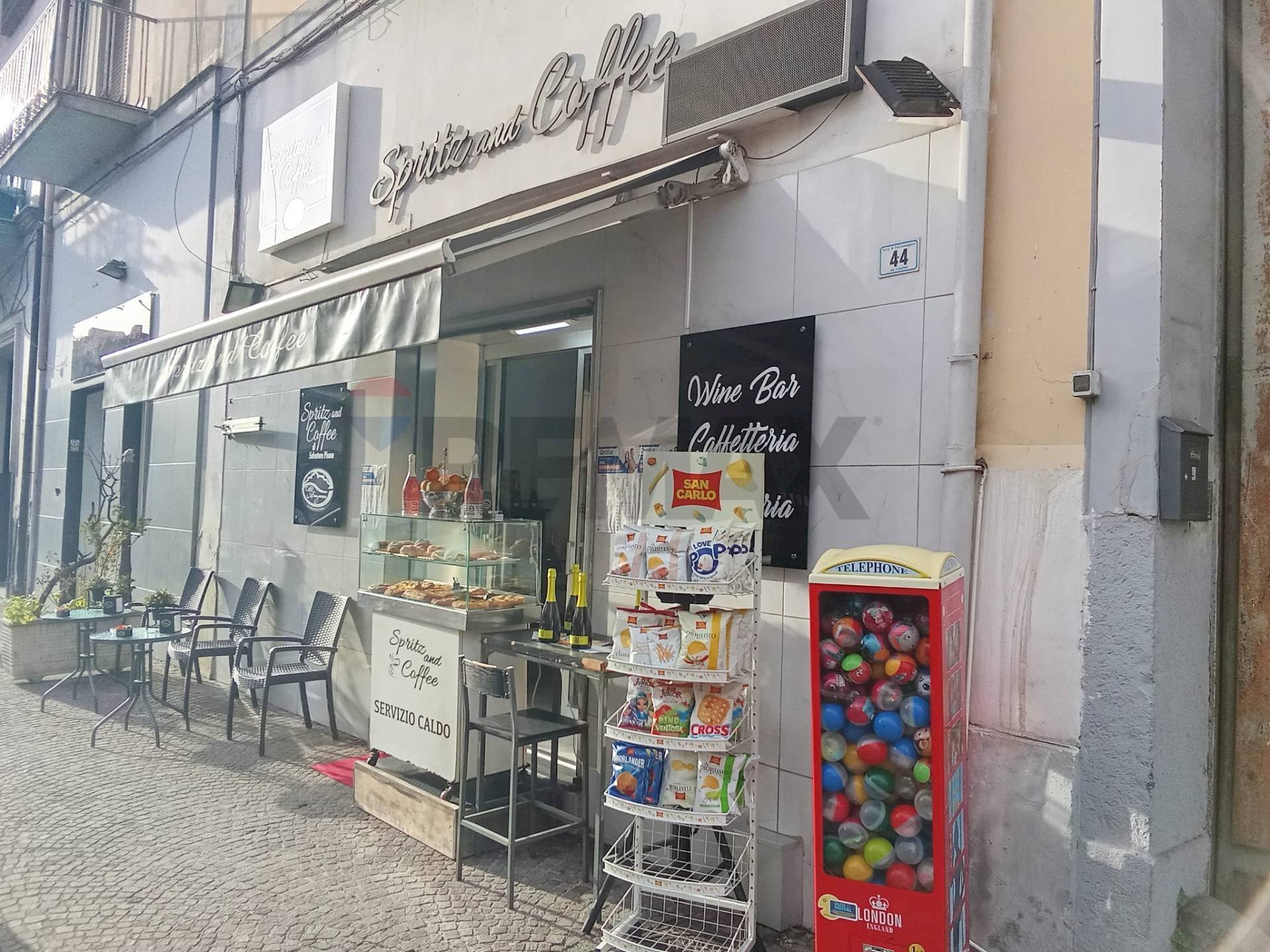 Edificio all\'aperto - Bar Tavola Calda - Fredda Via Massimo Stanzione
44, Frattamaggiore - foto 2