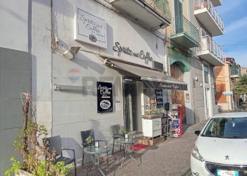 Edificio all\'aperto - Bar Tavola Calda - Fredda Via Massimo Stanzione
44, Frattamaggiore - foto 3