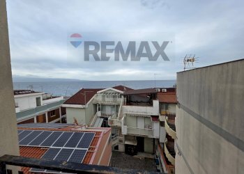 Edificio all\'aperto - Four-room apartment via Giuseppe verdi
 
40, Roccalumera - photo 1