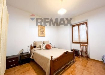Camera / camera da letto - Three-room apartment via ingegner Porru
1, Tonara - photo 8