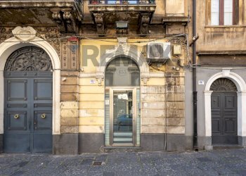 Edificio all\'aperto - Locale Commerciale via Etnea
455, Catania - foto 1
