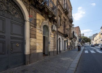 Edificio all\'aperto - Locale Commerciale via Etnea
455, Catania - foto 3