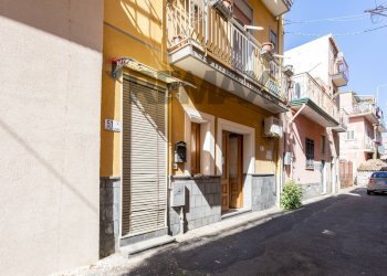 Edificio all\'aperto - Casa indipendente Via Tenente Platania
 
51, Motta Sant'Anastasia - foto 1