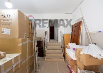 Scale - Casa indipendente Via Tenente Platania
 
51, Motta Sant'Anastasia - foto 3